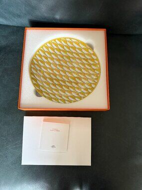 ✨ Authentic Hermès Soleil d’Hermès porcelain set 2 dessert plates